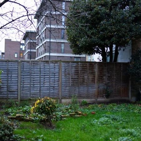 Manor Court London Exterior photo